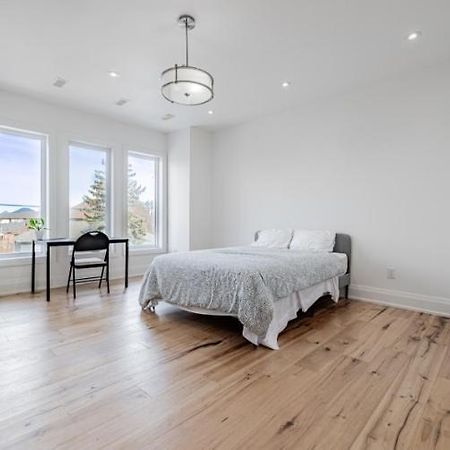 Executive Room In Toronto Next To Yorkdale Shopping Centre Zewnętrze zdjęcie