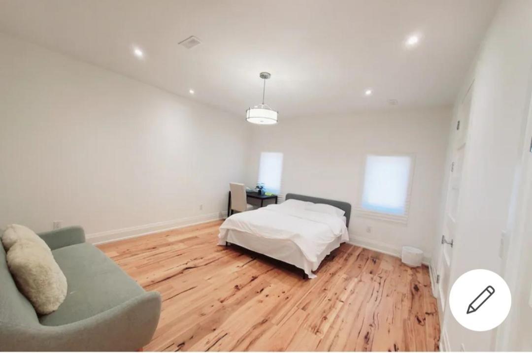 Executive Room In Toronto Next To Yorkdale Shopping Centre Zewnętrze zdjęcie